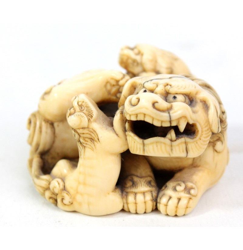 A good Japanese carved ivory netsuke.