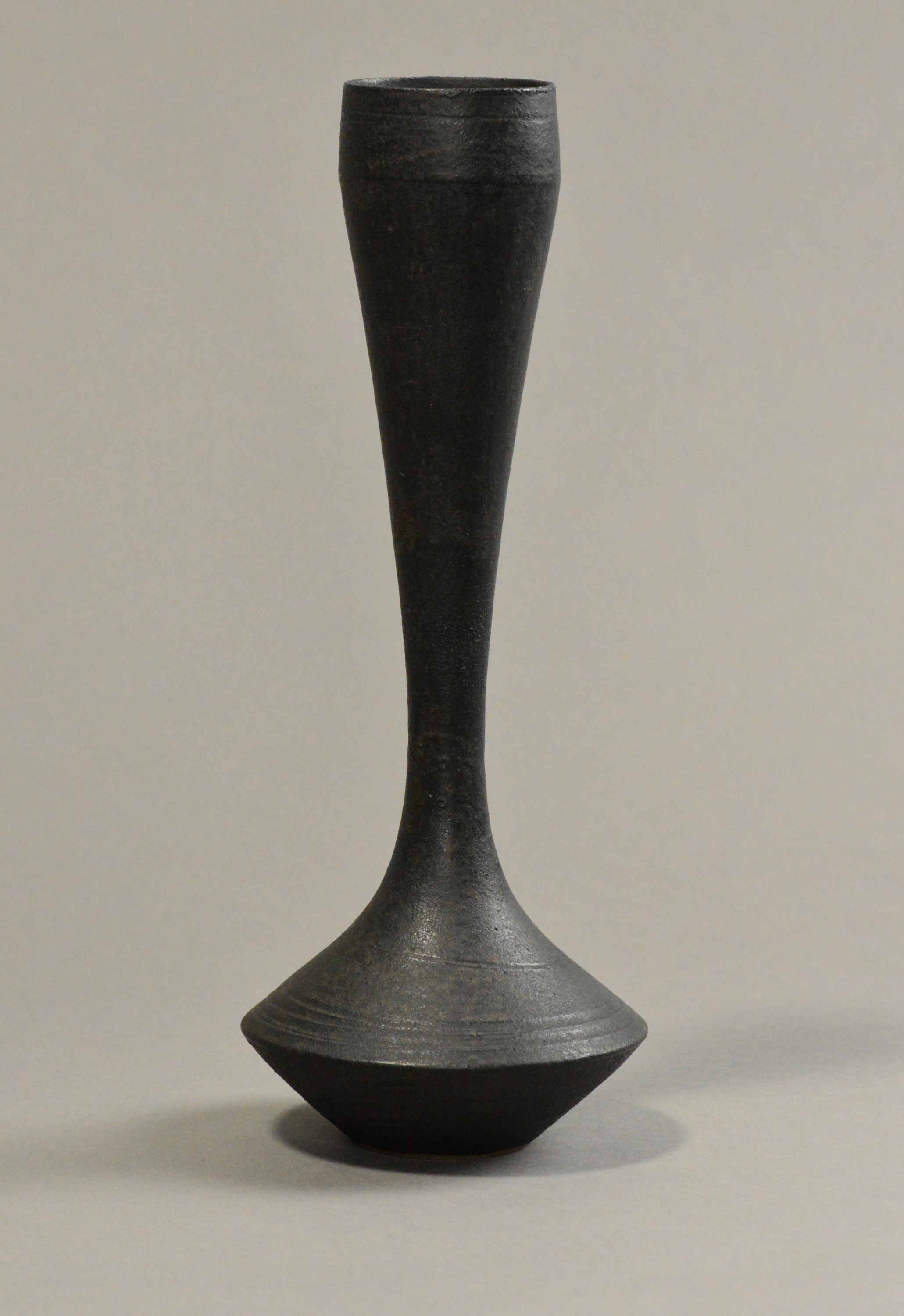 HANS COPER (1920-1981); a stoneware hourglass vase. 