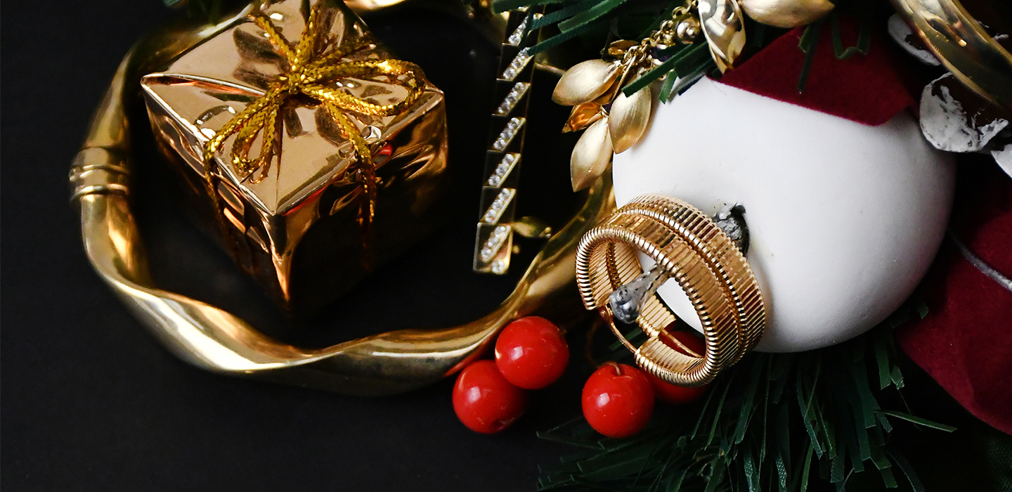 1050 - Macc - 3-5 Dec - Jewellery, Watches & Boutique (Macclesfield) Image